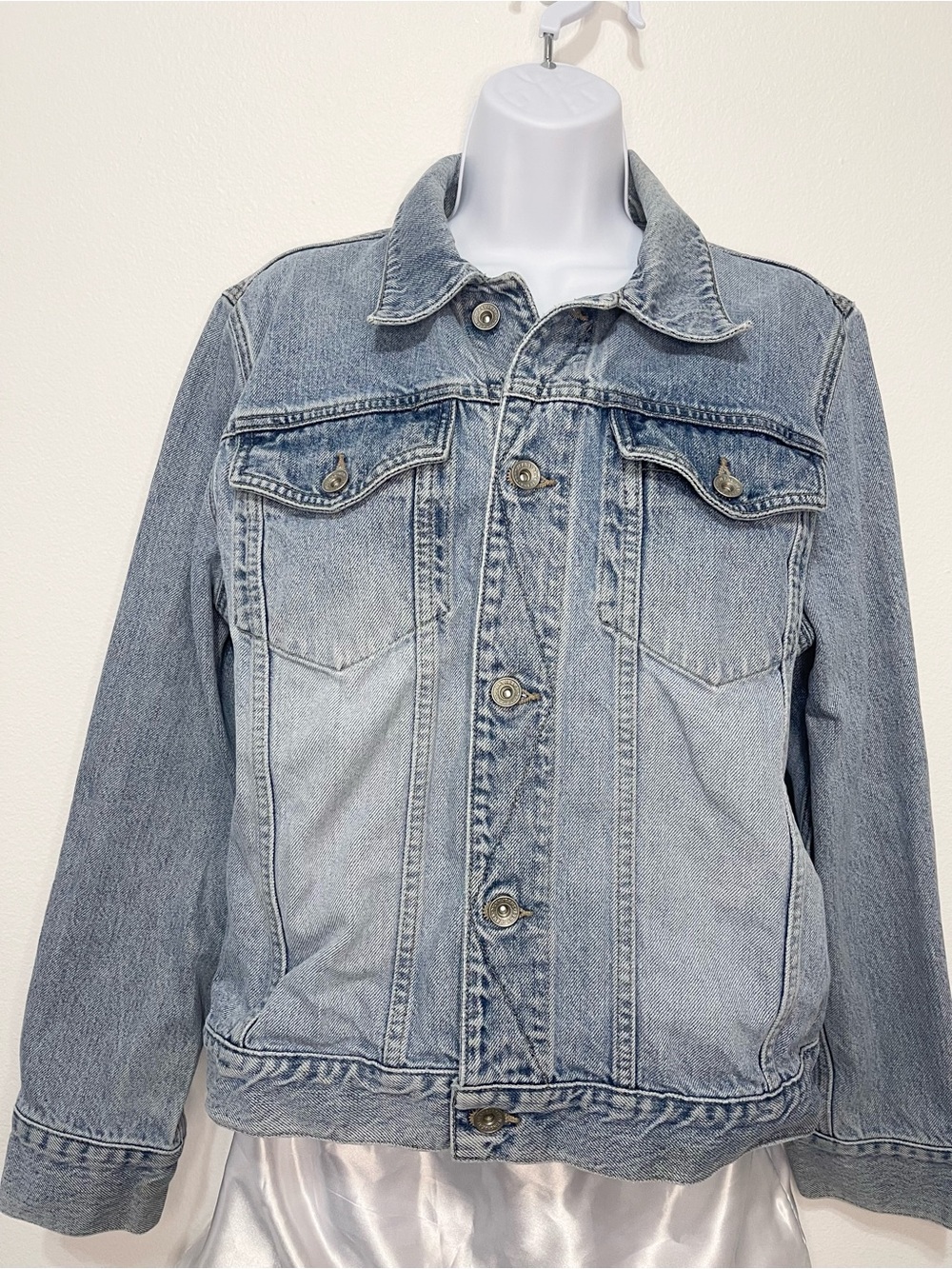 DKNY JEANS Vintage Light Wash Denim Trucker Jacket Y2K 90s PTP 21” EUC